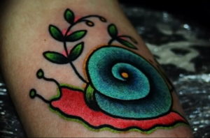 Фото тату улитка 28.07.2019 №023 - snail tattoo - tattoo-photo.ru