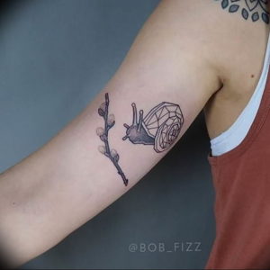 Фото тату улитка 28.07.2019 №029 - snail tattoo - tattoo-photo.ru