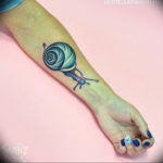Фото тату улитка 28.07.2019 №036 - snail tattoo - tattoo-photo.ru