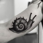 Фото тату улитка 28.07.2019 №054 - snail tattoo - tattoo-photo.ru