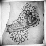 Фото тату улитка 28.07.2019 №088 - snail tattoo - tattoo-photo.ru