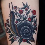 Фото тату улитка 28.07.2019 №089 - snail tattoo - tattoo-photo.ru