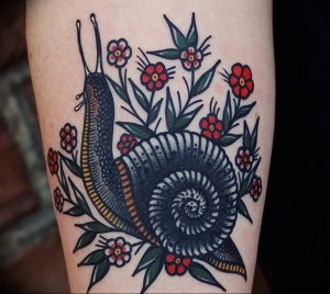 Фото тату улитка 28.07.2019 №089 - snail tattoo - tattoo-photo.ru
