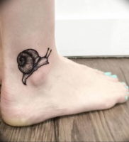Фото тату улитка 28.07.2019 №106 — snail tattoo — tattoo-photo.ru