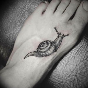 Фото тату улитка 28.07.2019 №130 - snail tattoo - tattoo-photo.ru