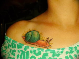 Фото тату улитка 28.07.2019 №131 - snail tattoo - tattoo-photo.ru