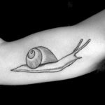 Фото тату улитка 28.07.2019 №137 - snail tattoo - tattoo-photo.ru