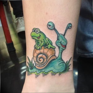 Фото тату улитка 28.07.2019 №153 - snail tattoo - tattoo-photo.ru