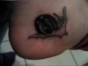 Фото тату улитка 28.07.2019 №163 - snail tattoo - tattoo-photo.ru