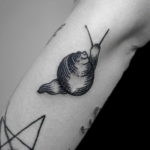 Фото тату улитка 28.07.2019 №165 - snail tattoo - tattoo-photo.ru