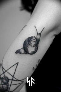 Фото тату улитка 28.07.2019 №165 - snail tattoo - tattoo-photo.ru