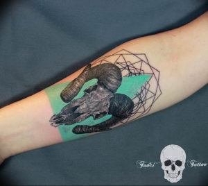 Фото тату череп козла 28.07.2019 №022 - goat skull tattoo - tattoo-photo.ru