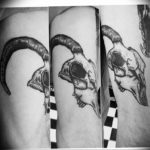 Фото тату череп козла 28.07.2019 №040 - goat skull tattoo - tattoo-photo.ru