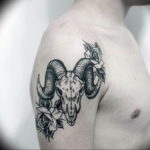 Фото тату череп козла 28.07.2019 №073 - goat skull tattoo - tattoo-photo.ru