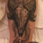 Фото тату череп козла 28.07.2019 №131 - goat skull tattoo - tattoo-photo.ru