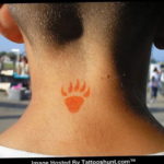 Фото тату лапки на шее 12.08.2019 №031 - paw tattoo on the neck - tattoo-photo.ru