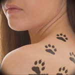 Фото тату лапки на шее 12.08.2019 №033 - paw tattoo on the neck - tattoo-photo.ru