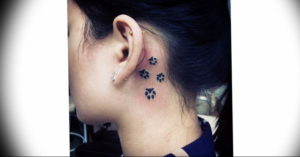 Фото тату лапки на шее 12.08.2019 №036 - paw tattoo on the neck - tattoo-photo.ru