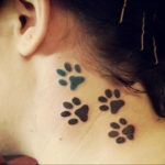 Фото тату лапки на шее 12.08.2019 №037 - paw tattoo on the neck - tattoo-photo.ru
