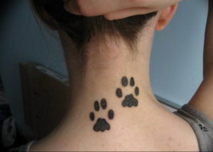 Фото тату лапки на шее 12.08.2019 №004 - paw tattoo on the neck - tattoo-photo.ru