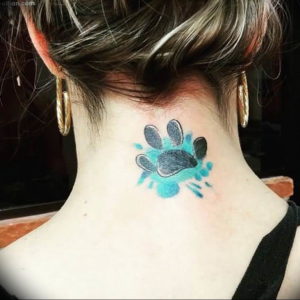 Фото тату лапки на шее 12.08.2019 №009 - paw tattoo on the neck - tattoo-photo.ru