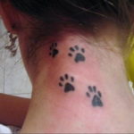 Фото тату лапки на шее 12.08.2019 №010 - paw tattoo on the neck - tattoo-photo.ru