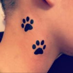 Фото тату лапки на шее 12.08.2019 №012 - paw tattoo on the neck - tattoo-photo.ru