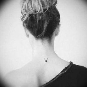 Фото тату лапки на шее 12.08.2019 №016 - paw tattoo on the neck - tattoo-photo.ru