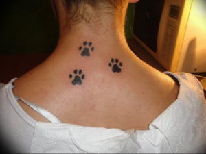 Фото тату лапки на шее 12.08.2019 №026 - paw tattoo on the neck - tattoo-photo.ru