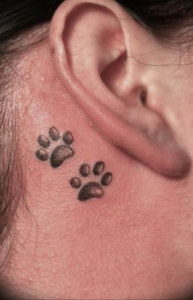 Фото тату лапки на шее 12.08.2019 №038 - paw tattoo on the neck - tattoo-photo.ru