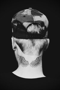 тату крылья на затылке 24.09.2019 №004 -the back of the head tattoo- tattoo-photo.ru