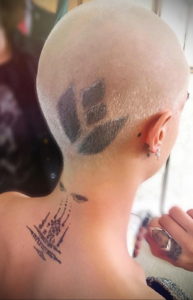 тату на затылке для девушек 24.09.2019 №023 -the back of the head tattoo- tattoo-photo.ru