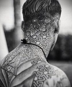 тату на затылке для мужчин 24.09.2019 №010 -the back of the head tattoo- tattoo-photo.ru