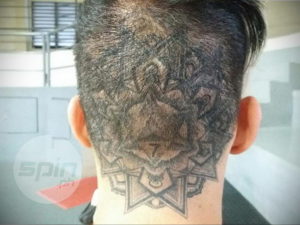 фото татуировки на затылке 24.09.2019 №002 -the back of the head tattoo- tattoo-photo.ru
