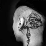 фото татуировки на затылке 24.09.2019 №018 -the back of the head tattoo- tattoo-photo.ru