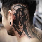 фото татуировки на затылке 24.09.2019 №019 -the back of the head tattoo- tattoo-photo.ru