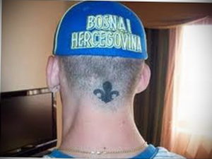 фото татуировки на затылке 24.09.2019 №038 -the back of the head tattoo- tattoo-photo.ru