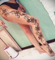 Мехенди на ляжках фото пример 14.02.2020 №041 -Mehendi on thighs- tattoo-photo.ru