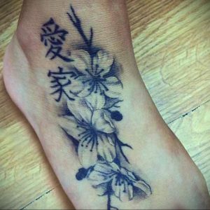 Фото пример черной тату с сакурой 09.02.2020 №002 -sakura tattoo- tattoo-photo.ru