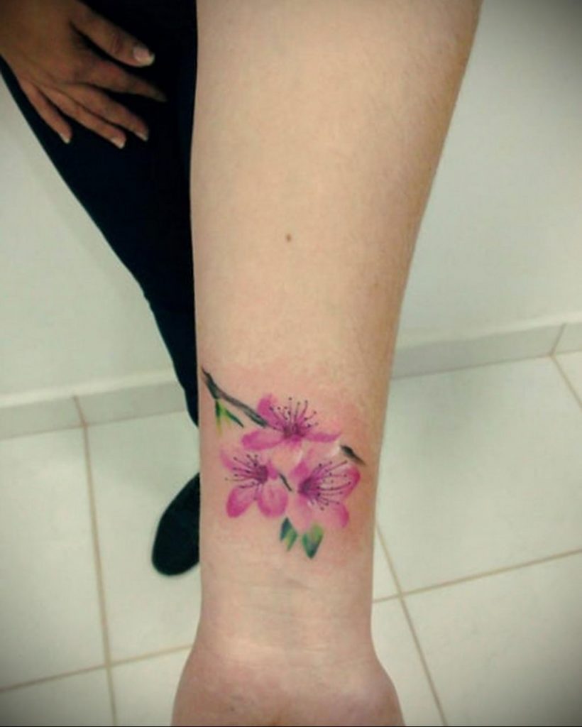 Фото тату цветок закуры 09.02.2020 №079 -sakura tattoo- tattoo-photo.ru