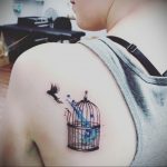 птица вылетает из клетки тату 02.01.2019 №018 -bird cage tattoo- tattoo-photo.ru