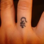 фото вариант символ тату ОМ 08.02.2020 №037 -tattoo om- tattoo-photo.ru