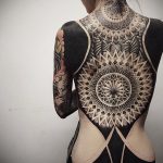 фото тату мандала на спине 04.02.2020 №045 -mandala tattoo- tattoo-photo.ru