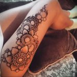 Мехенди на ляжках фото пример 14.02.2020 №036 -Mehendi on thighs- tattoo-photo.ru