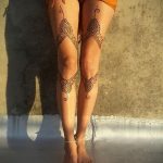 Мехенди на ляжках фото пример 14.02.2020 №077 -Mehendi on thighs- tattoo-photo.ru