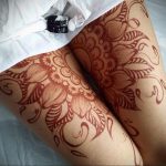 Мехенди на ляжках фото пример 14.02.2020 №084 -Mehendi on thighs- tattoo-photo.ru