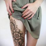 Мехенди на ляжках фото пример 14.02.2020 №127 -Mehendi on thighs- tattoo-photo.ru