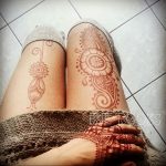 Мехенди на ляжках фото пример 14.02.2020 №144 -Mehendi on thighs- tattoo-photo.ru