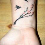 Фото вариант тату сакура для девушки 09.02.2020 №015 -sakura tattoo- tattoo-photo.ru