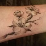 Фото вариант тату сакура для девушки 09.02.2020 №018 -sakura tattoo- tattoo-photo.ru